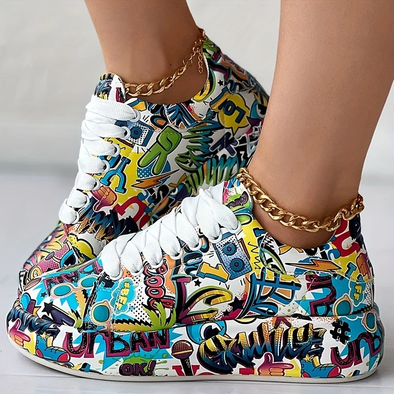 Damen-Sneaker mit Graffiti-Print, modische Schnür-Sneaker mit niedrigem Schaft und Plateau, lässige Skateboard-Schuhe, neue vulkanisierte Schuhe
