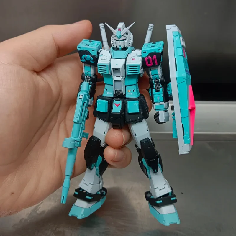 RG40B RX-78-2 2.0 1/144 Hatsune Farbiger Plastik-Bausatz Sammlerfigur Desktop-Ornament Jungen-Puzzle-Spielzeug Geschenk Image