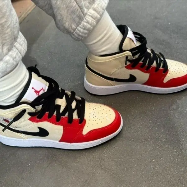 Nike Air Jordan 1 Mid DV7012-100 Herren Damen Freizeit-Basketballschuhe Beige Rot Schwarz Retro AJ1 Sport-Sneaker