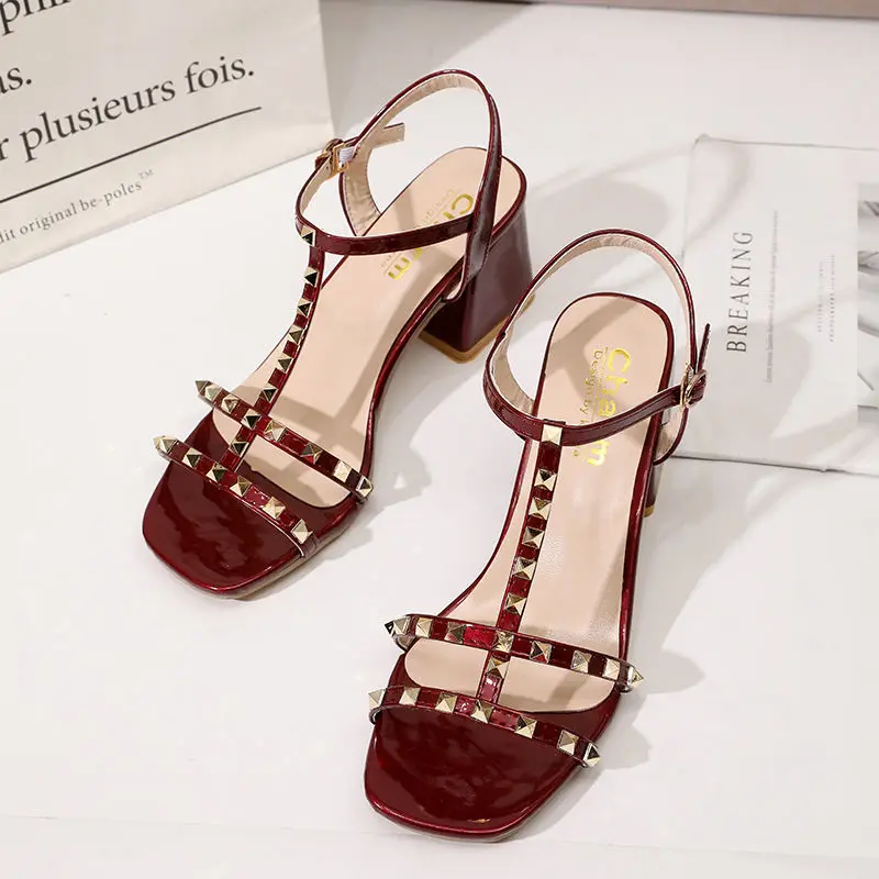 Rote Damenschuhe, Nieten-High-Heels, Schnallen, Sommer 2022, quadratischer Absatz, schwarze Pumps, Sandalen für Damen, Vintage-Schuhe, F, Luxus-Vip