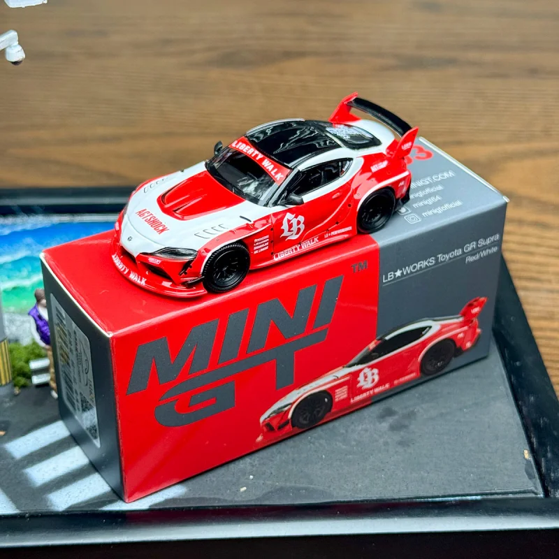 1:64 # 1103 Toyota Supra GR - Une miniature de voiture réplique en alliage pour collection et exposition, neuve et en stock.