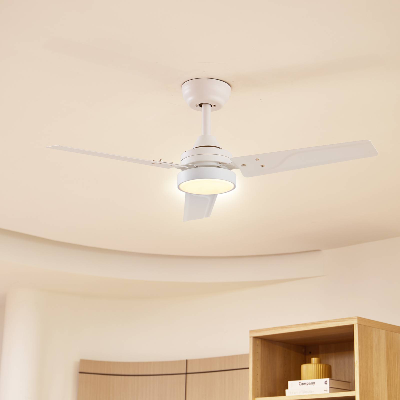 Ventilatore da soffitto LED Lindby Aerallo, bianco, CCT, silenzioso Aerallo, Bianco / Opale, Soggiorno / Sala da pranzo, Metallo, Moderno