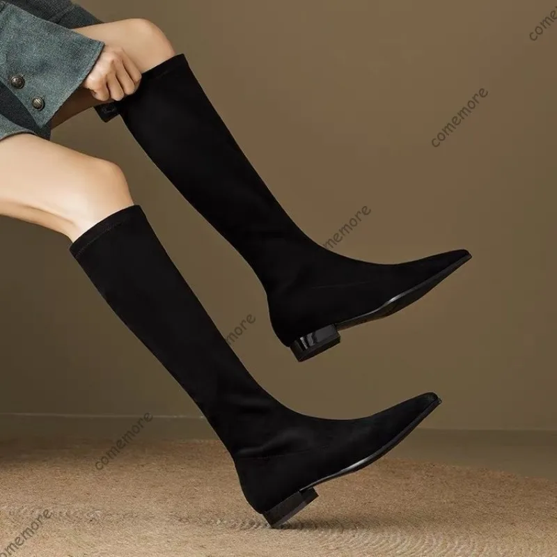 Comemore Dehnbare kniehohe Stiefel für Damen, spitzer Zehenbereich, Slip-On, niedriger Absatz, lange Stiefeletten, Wildleder, einfarbig, elegante Damenschuhe