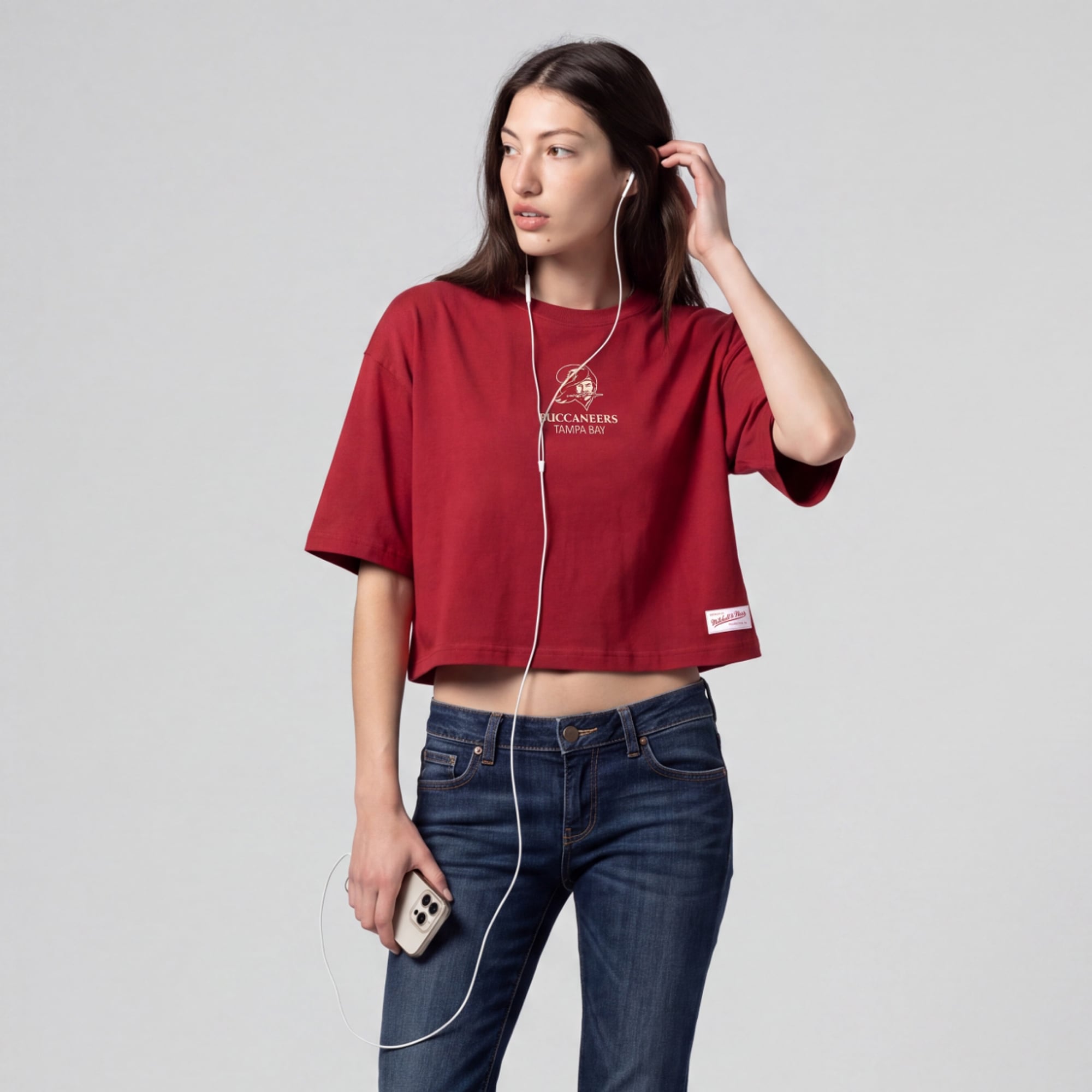Mitchell & Ness Damen-T-Shirt in Scarlet mit Tampa Bay Buccaneers Core Essentials Micro-Logo und kastenförmigem Design