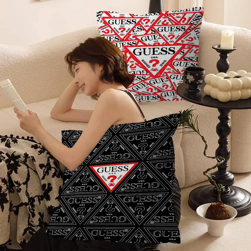 Modische G-Guess-s Kissenbezüge Cartoon-Sofa Dekorative Heimtextilien Beidseitig Bedruckt Kurzer Plüsch Niedlicher Kissenbezug