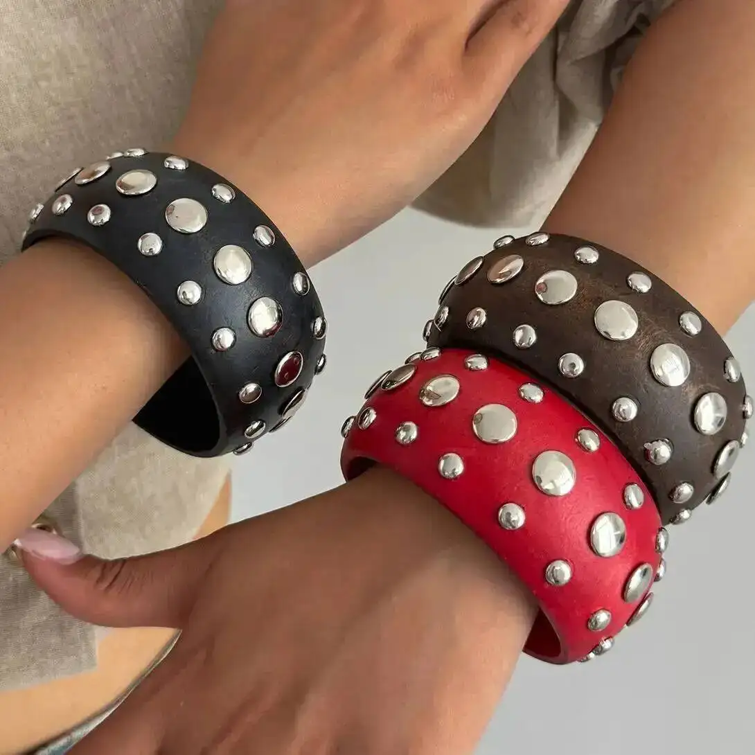 IngeSight.Z Hip Hop Punk Geometrische Runde Rot Schwarz Holz Splitter Farbe Niet Breite Armreif Frauen Rock Trend Schmuck Zubehör Geschenk