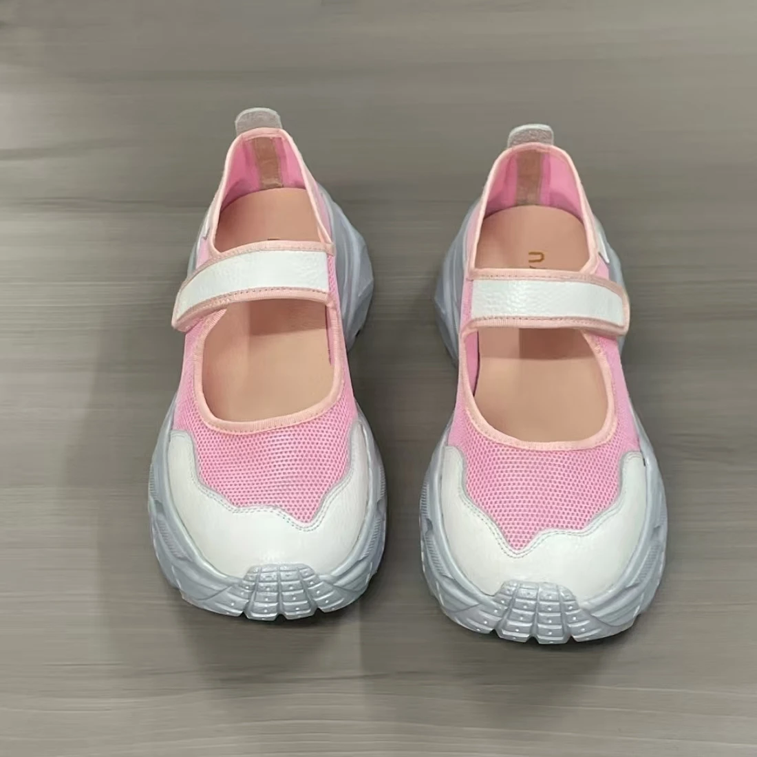 Xingliupi Trendige Gitter-Design Komfortable Damenschuhe Freizeitschuhe Modische Beliebte Sneaker für Frauen Einzigartige Form Echtes Leder