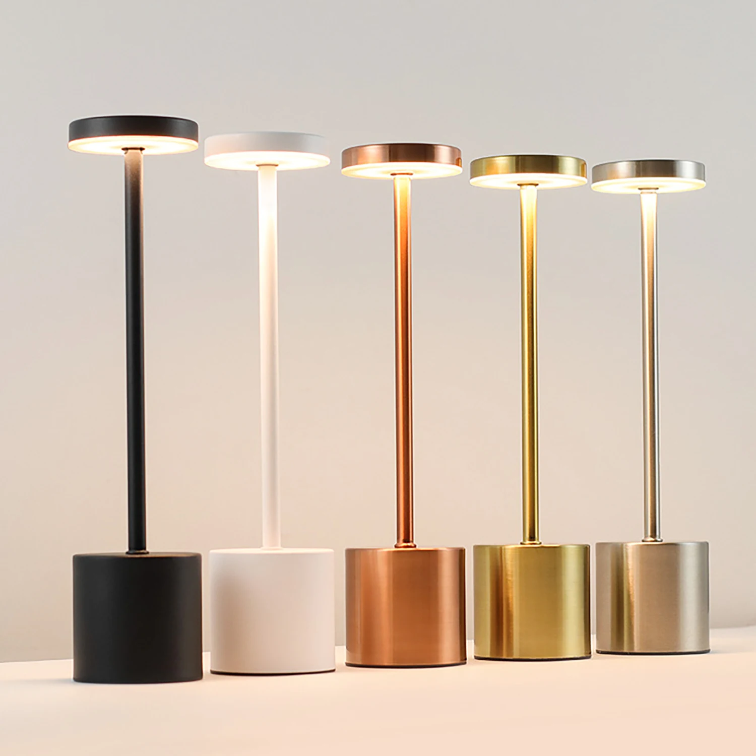 Einfache LED wiederaufladbare Touch Metall Tischlampe drei Farben Nachttisch kreative Umgebungslichtleiste Außendekoration Nachtlicht