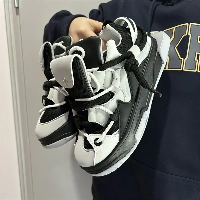 Neue Männer Mode Turnschuhe schwarz weiß amerikanischen Biker-Stil lässig Vintage Skateboard Schuhe Luxus Designer trend ige Wanderschuhe