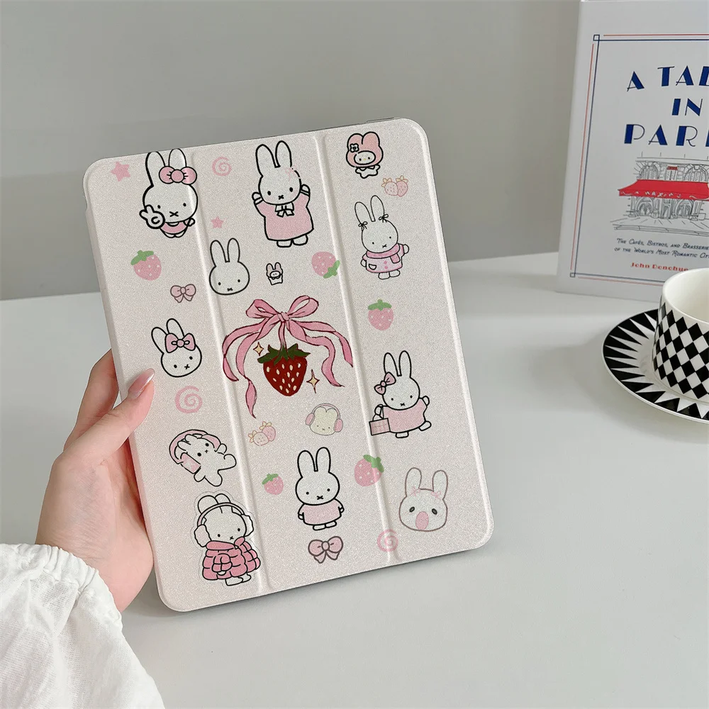 Coque pour iPad Strawberry Bow Miffy Rabbit compatible avec iPad A16 2024 11 pouces, iPad Air 5/4 2025 10,9 pouces, iPad 10 9,7 pouces, iPad 10,2/10,5 pouces, iPad Mini 6/5, avec support pour stylet