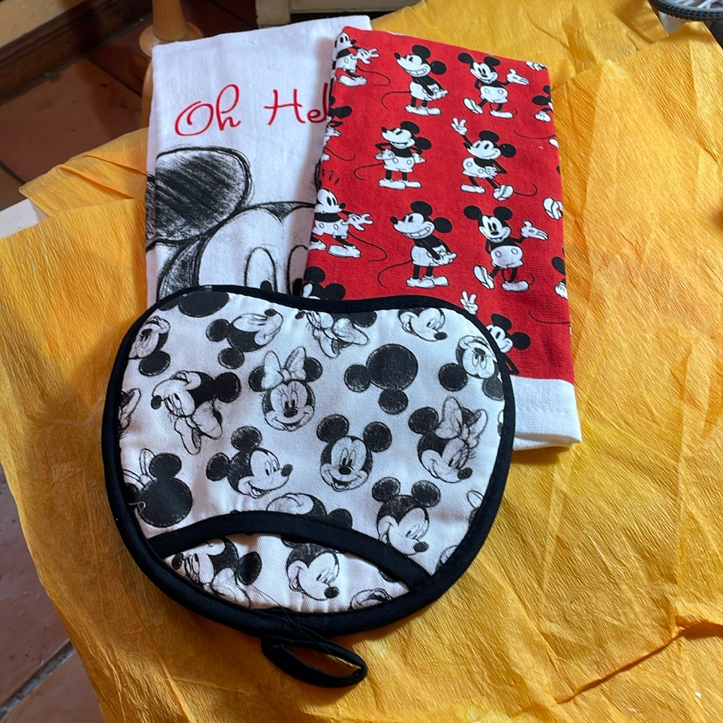 Disney Kitchen | Kitchen Towels And Oven Mitt | Color: Black/Red | Size: Os