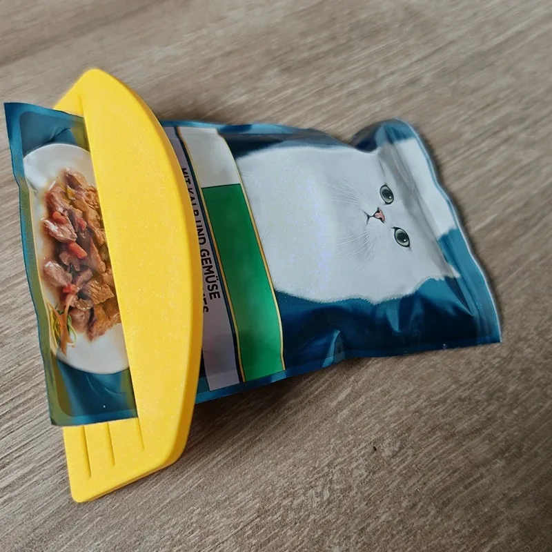 Distributeur de nourriture pour animaux de compagnie, outil de pressage de nourriture pour chats, 3 épaisseurs, portable, extrait efficacement la nourriture des sacs