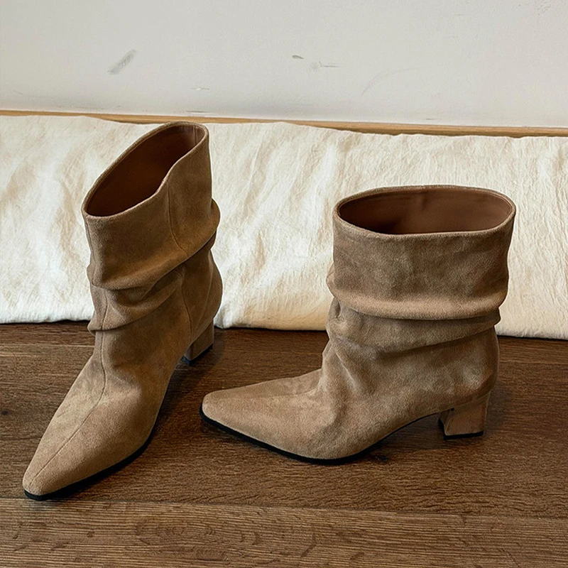 Damen Wildleder-Stiefeletten mit spitzer Zehenpartie, High Heels, Slip-on, Vintage-Stil, gestapelte Stiefel, Botas 2026 Mujer, Retro-Winter-Damenschuhe