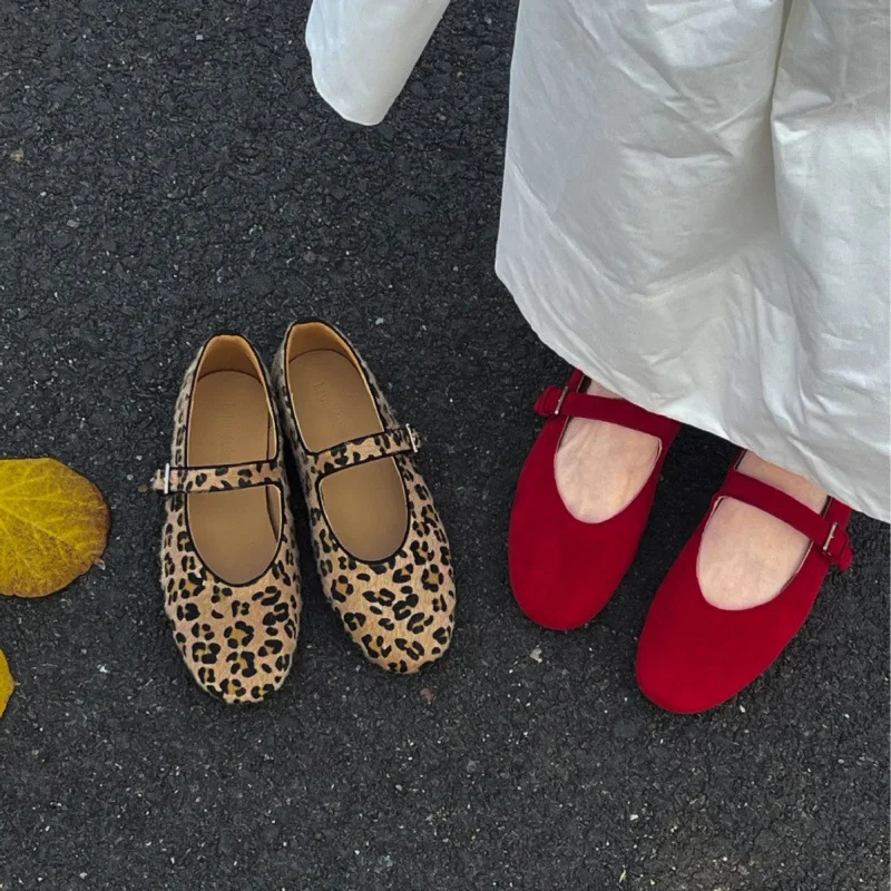 Neue Damen-Schuhe aus rotem Wildleder mit einem Streifen, flacher Absatz, flache Abendschuhe für Damen