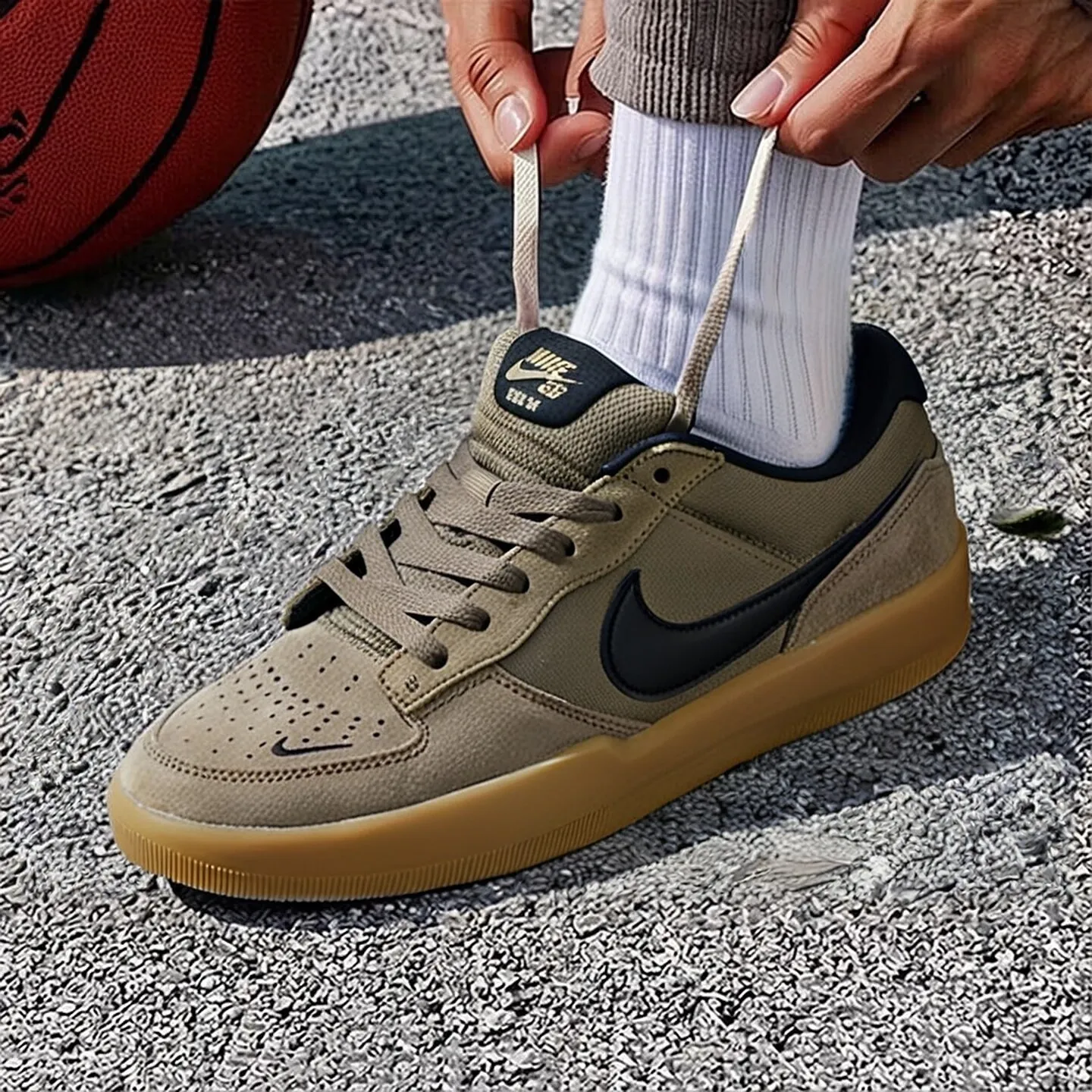 Nike IQ8398-200 Military Olive Gum Sole Skate-Schuhe Herren Low-Top Leder Wildleder Streetwear Casual Sneakers