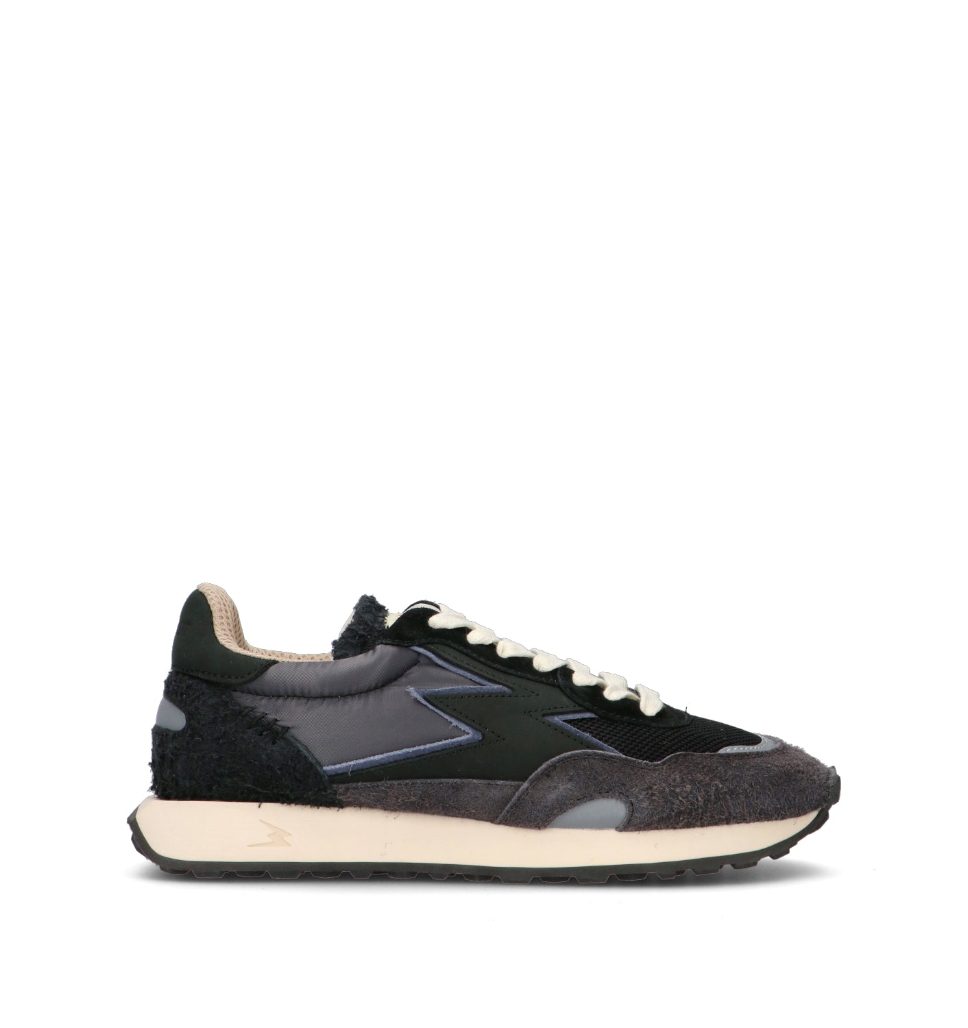 MOACONCEPT Sneaker uomo nera in pelle scamosciata e tessuto. La tomaia combina mesh, suede e nylon t