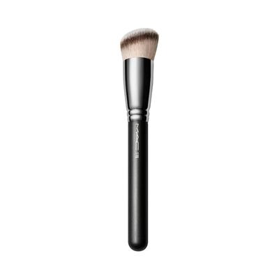 MAC 170 Synthetic Rounded Slant Brush Foundationpinsel Image
