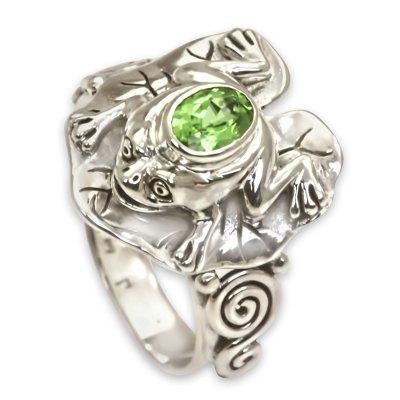 Peridot cocktail ring, 'Green Rainforest Frog'