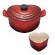 Le Creuset Gusseisen Herzbräter 14 cm, kirschrot & Le Creuset Steinzeug Herz-Förmchen 300 ml, kirschrot